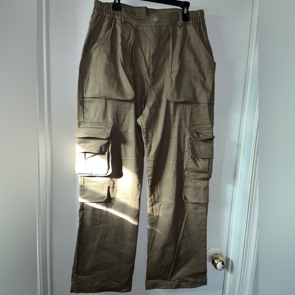 EUC‼️❄️ Green Cargos! - Picture 1 of 6